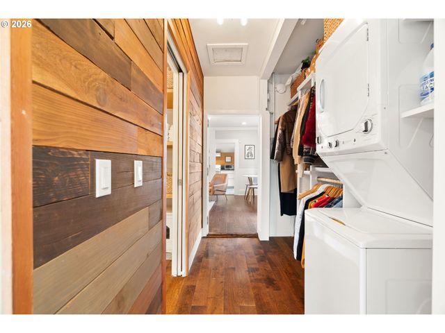 3017 S WATER Ave, Portland, OR 97201