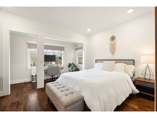 3017 S WATER Ave, Portland, OR 97201