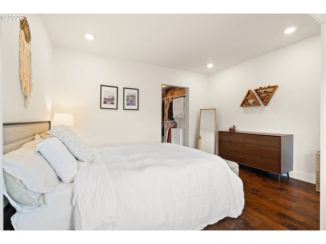 3017 S WATER Ave, Portland, OR 97201