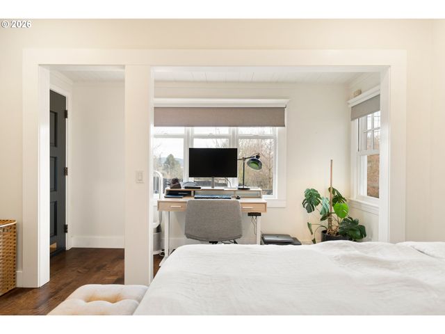 3017 S WATER Ave, Portland, OR 97201