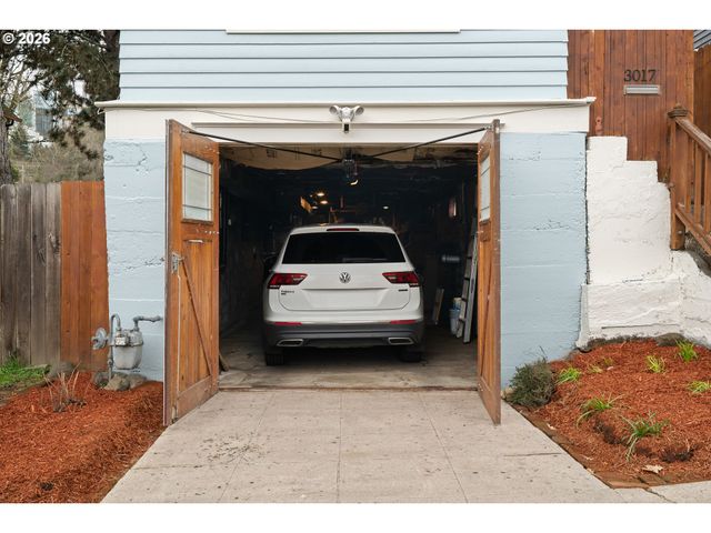 3017 S WATER Ave, Portland, OR 97201