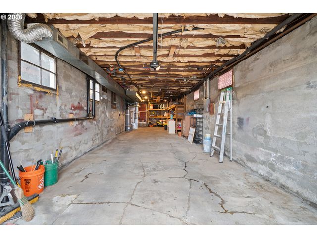 3017 S WATER Ave, Portland, OR 97201