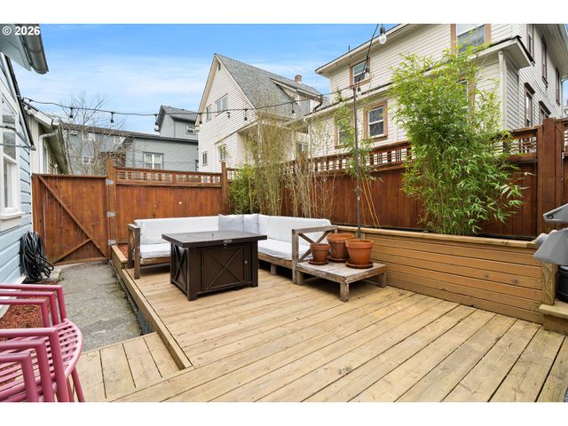 3017 S WATER Ave, Portland, OR 97201