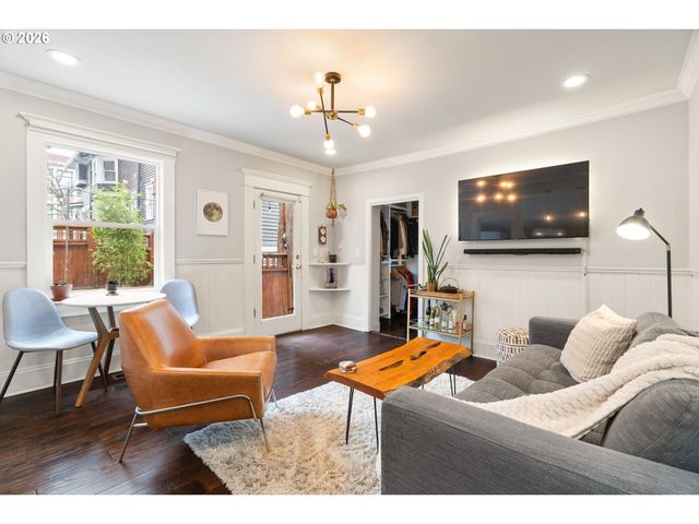 3017 S WATER Ave, Portland, OR 97201