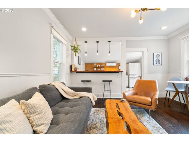 3017 S WATER Ave, Portland, OR 97201