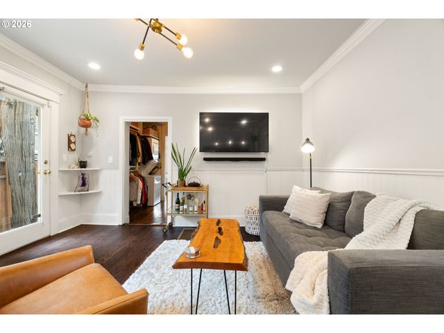 3017 S WATER Ave, Portland, OR 97201