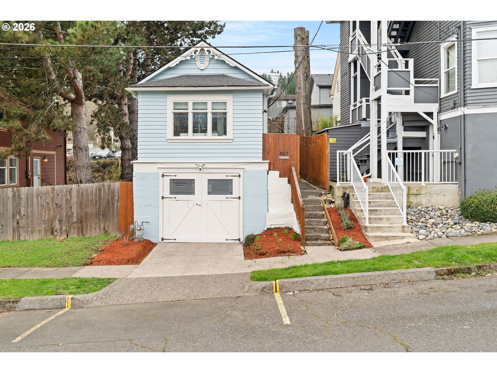 3017 S WATER Ave, Portland, OR 97201