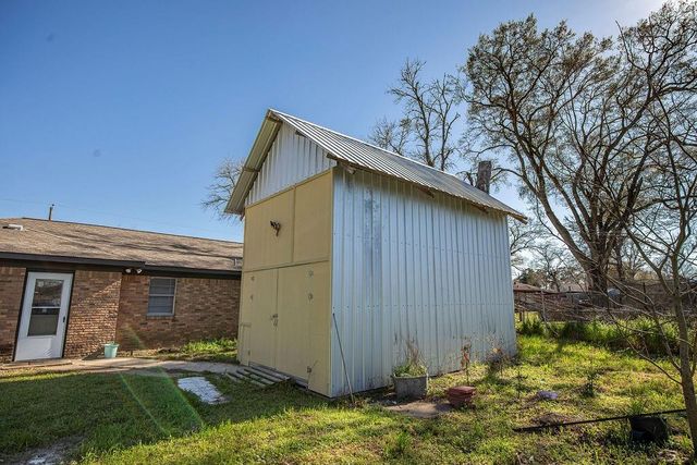 236 Old San Felipe Road, Sealy, TX 77474