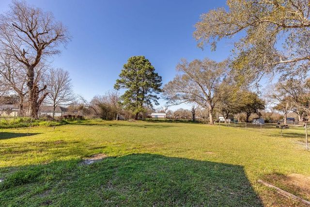 236 Old San Felipe Road, Sealy, TX 77474