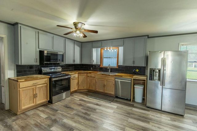 236 Old San Felipe Road, Sealy, TX 77474