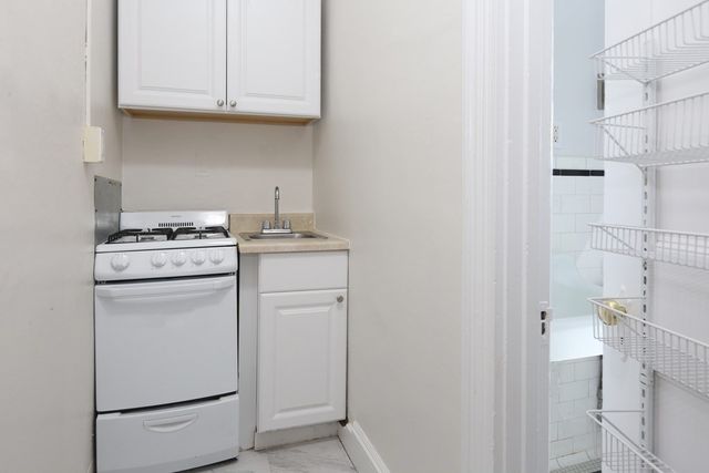 16 Chauncy St 48, Cambridge, MA 02138