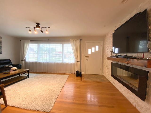 4528 Grace Street, Schiller Park, IL 60176