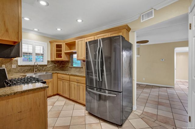 615 SERENADE DR, San Antonio, TX 78216