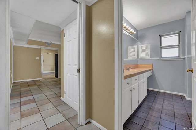 615 SERENADE DR, San Antonio, TX 78216