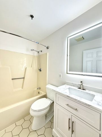 90 Quincy Shore Dr 302, Quincy, MA 02171