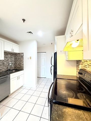 90 Quincy Shore Dr 302, Quincy, MA 02171