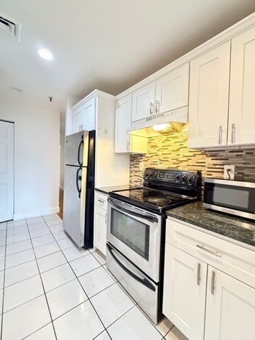 90 Quincy Shore Dr 302, Quincy, MA 02171