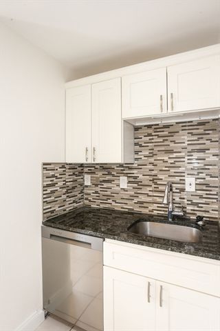 90 Quincy Shore Dr 302, Quincy, MA 02171