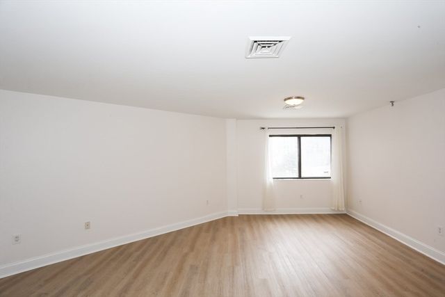 90 Quincy Shore Dr 302, Quincy, MA 02171