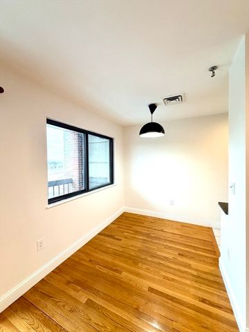 90 Quincy Shore Dr 302, Quincy, MA 02171