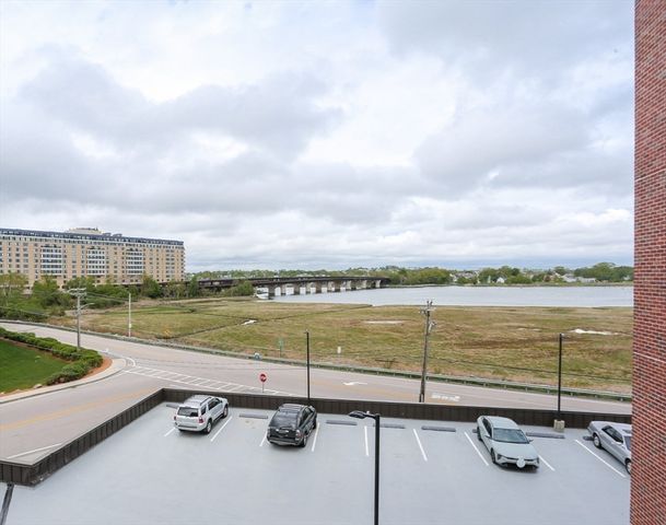 90 Quincy Shore Dr 302, Quincy, MA 02171