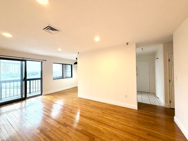 90 Quincy Shore Dr 302, Quincy, MA 02171