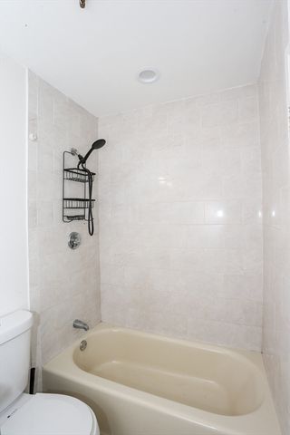 90 Quincy Shore Dr 302, Quincy, MA 02171