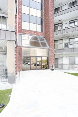 90 Quincy Shore Dr 302, Quincy, MA 02171