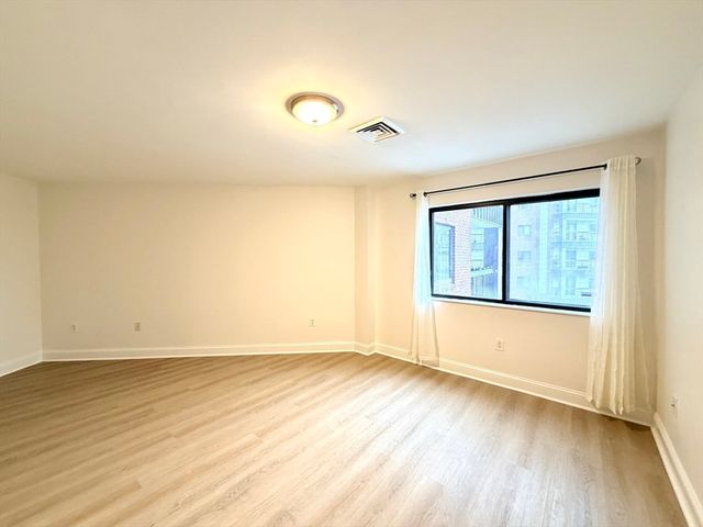 90 Quincy Shore Dr 302, Quincy, MA 02171