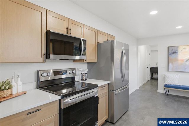 33001 Sand Ridge Rd, Lebanon, OR 97355