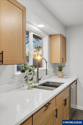 33001 Sand Ridge Rd, Lebanon, OR 97355