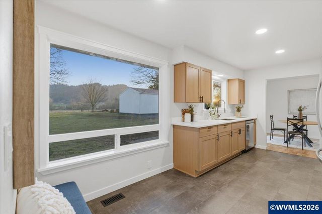 33001 Sand Ridge Rd, Lebanon, OR 97355