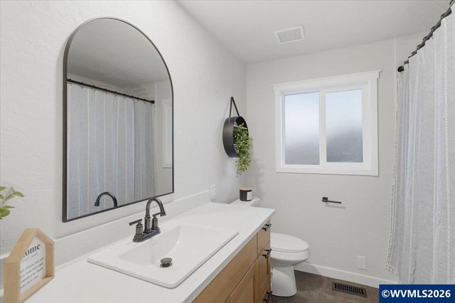 33001 Sand Ridge Rd, Lebanon, OR 97355