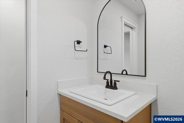 33001 Sand Ridge Rd, Lebanon, OR 97355