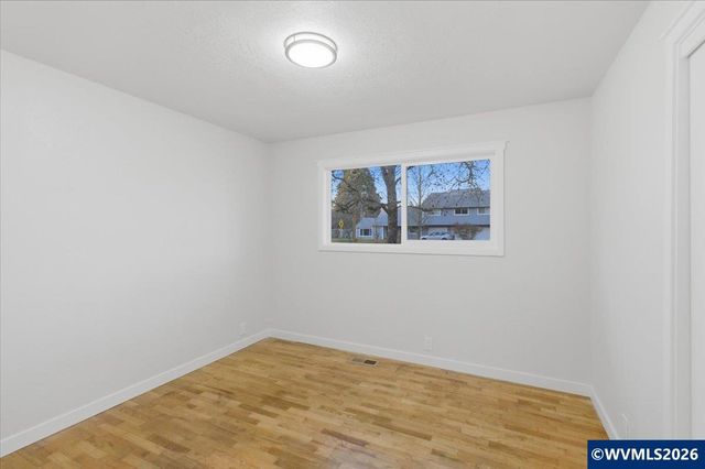 33001 Sand Ridge Rd, Lebanon, OR 97355