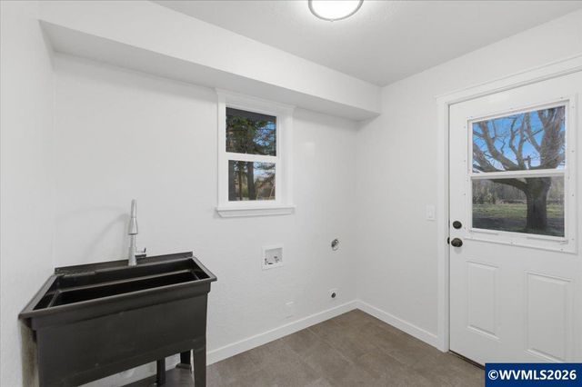 33001 Sand Ridge Rd, Lebanon, OR 97355