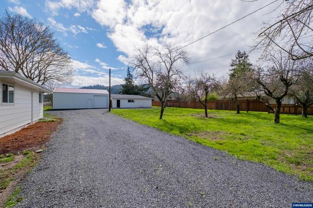 33001 Sand Ridge Rd, Lebanon, OR 97355