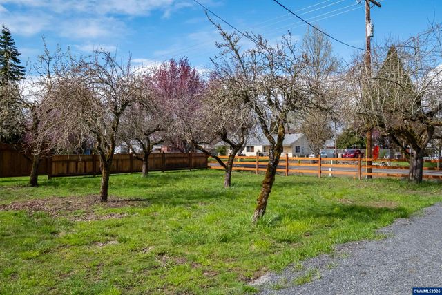 33001 Sand Ridge Rd, Lebanon, OR 97355