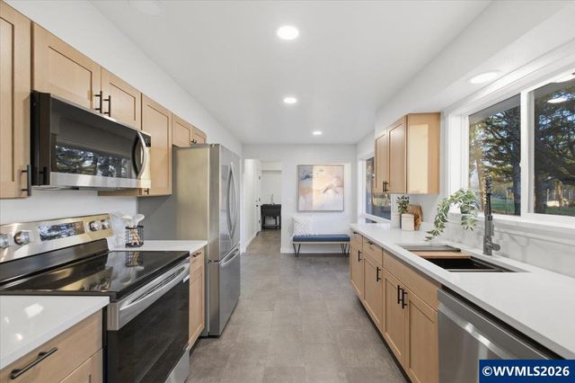 33001 Sand Ridge Rd, Lebanon, OR 97355