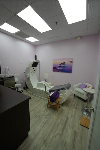 7171 SW 24th St, Miami, FL 33155