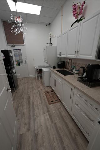 7171 SW 24th St, Miami, FL 33155