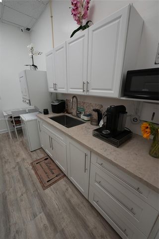 7171 SW 24th St, Miami, FL 33155