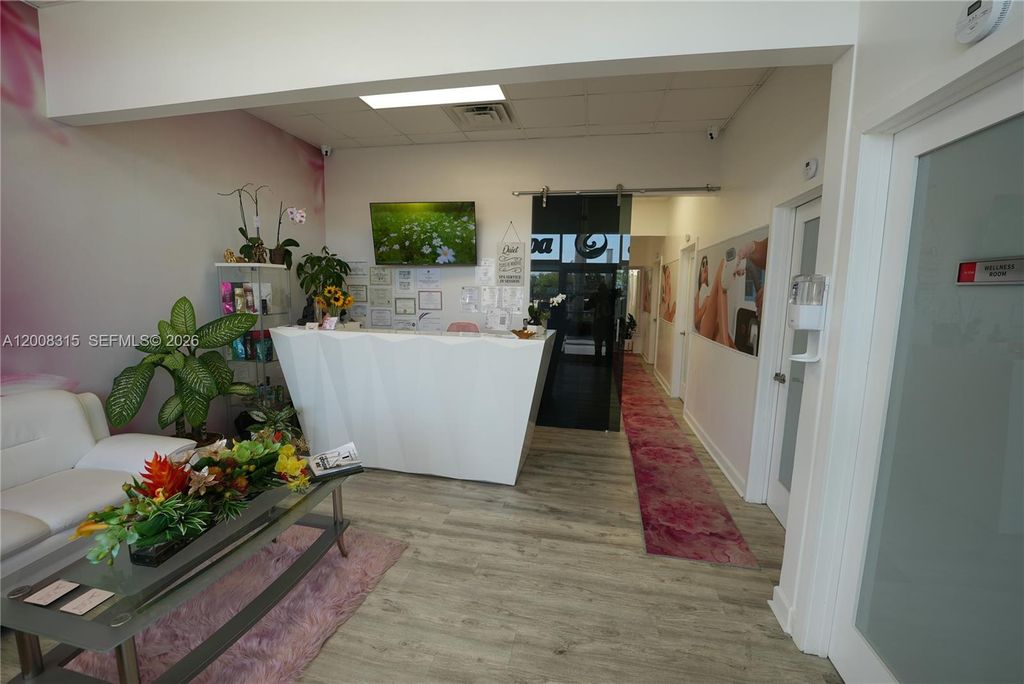 7171 SW 24th St, Miami, FL 33155