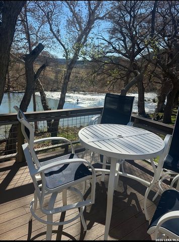 1080 Guadalupe, New Braunfels, TX 78132