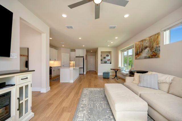 4720 Smokey Quartz Lane, Arlington, TX 76005