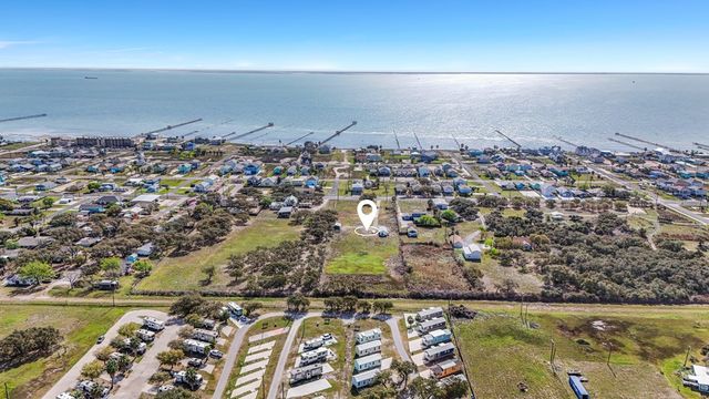 1315 S Church St, Rockport, TX 78382