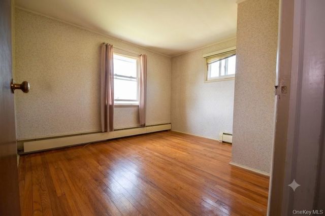 333 N Albany Avenue, Massapequa, NY 11758