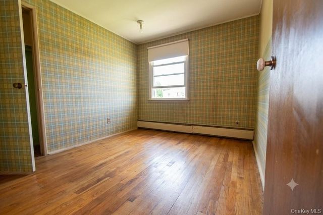 333 N Albany Avenue, Massapequa, NY 11758
