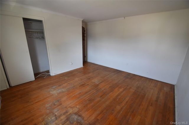 333 N Albany Avenue, Massapequa, NY 11758