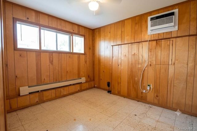 333 N Albany Avenue, Massapequa, NY 11758